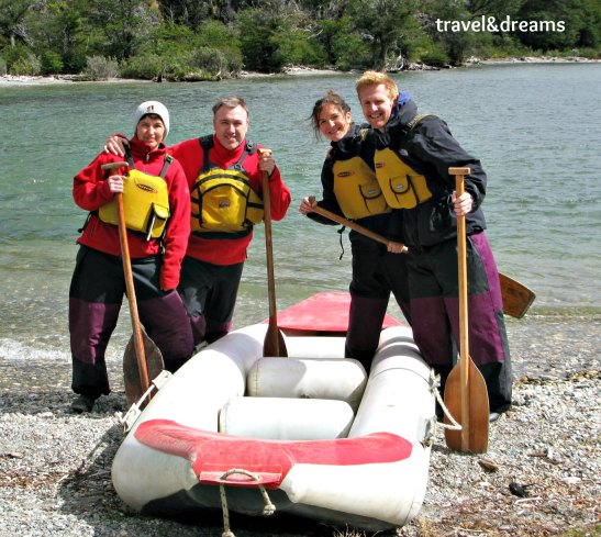 A punt per fer kayak al Lago Roca. Tierra del Fuego / Ready for kayaking in Lago Roca. Tierra del Fuego