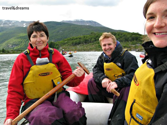 Kayak al Lago Roca. Tierra del Fuego / Kayaking in Lago Roca. Tierra del Fuego